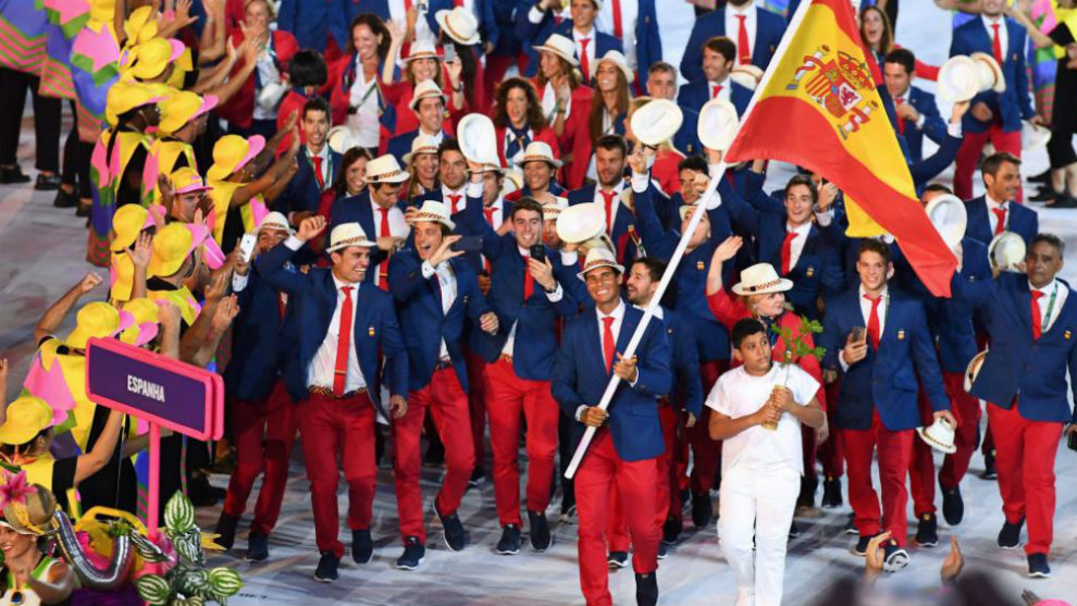 Rafa Nadal lidera a la delegacin espaola en la ceremonia inaugural...