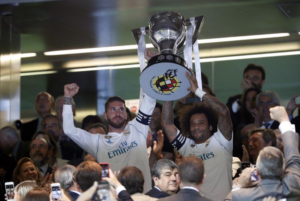 Ramos and Marcelo, with the 2016-17 Liga trophy