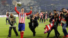 Fer ando Torres celebra la Europa League