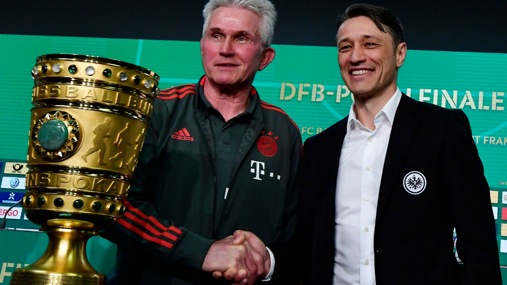 Heynckes y Kovac se dan la mano junto al trofeo de Copa