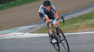 Tim Wellens, al ataque el jueves pasado en la etapa de Imola.