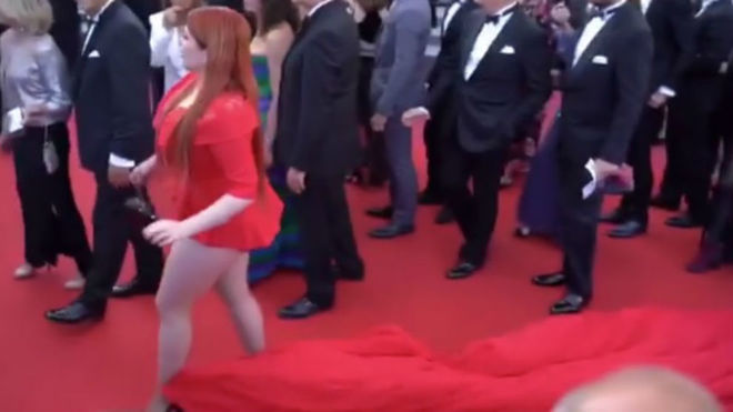La modelo durante la alfombra roja del Festival de Cannes