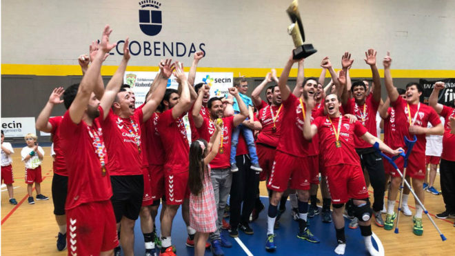 El Alcobendas, con el trofeo de campeones de la Divisin de Honor...