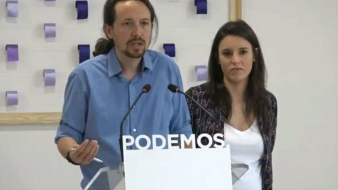 Pablo Iglesias e Irene Montero en rueda de prensa