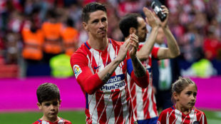 Fernando Torres, con sus hijos, se despide de la aficin del...