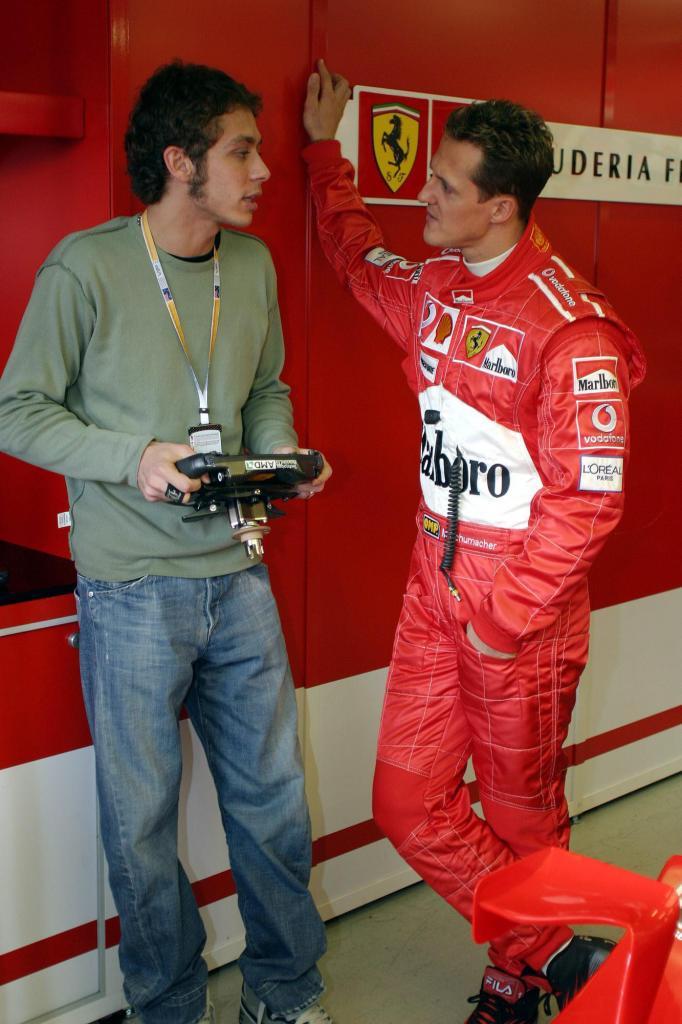 Rossi con Ferrari en Cheste en febrero de 2006