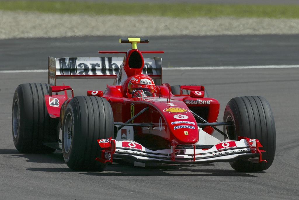 Rossi con Ferrari en Cheste en febrero de 2006