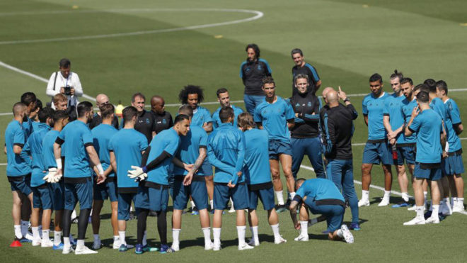 La charla de Zidane previa al entrenamiento.