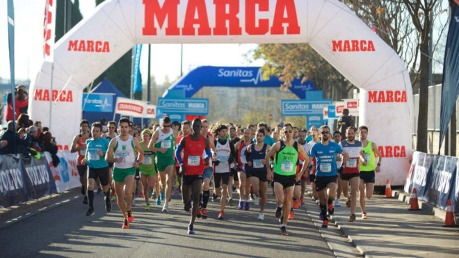 Decenas de corredores toman la salida en la Sanitas MARCA Running...