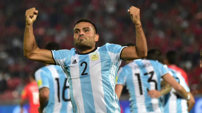 Mercado celebra un gol con Argentina.