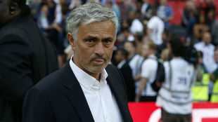 LIVE: Mourinho will have 285 million euros to rebuild Manchester United