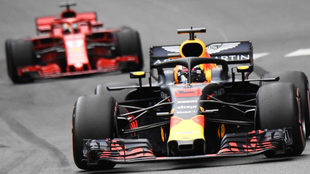 Ricciardo, con Vettel detrs.