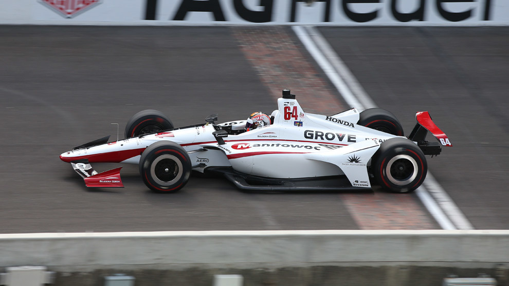 Oriol Servi lider la carrera durante 16 vueltas