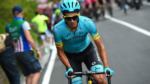 Pello Bilbao (28), por delante del pelotn en la 18 etapa del Giro...