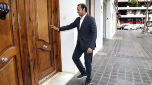 Anil Murthy entrando a las oficinas del Valencia.