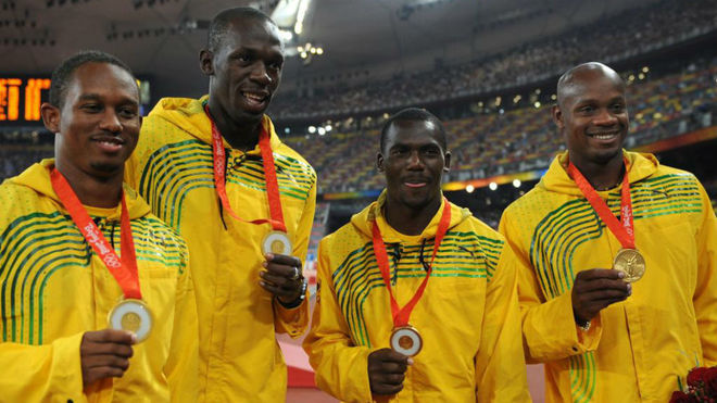 El equipo de relevos de Pekín 2008 ganador de la medalla de oro...