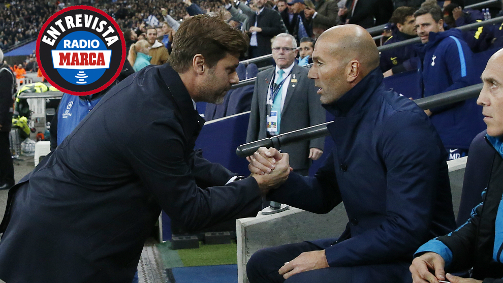 Pochettino junto a Zinedine Zidane durante un partido
