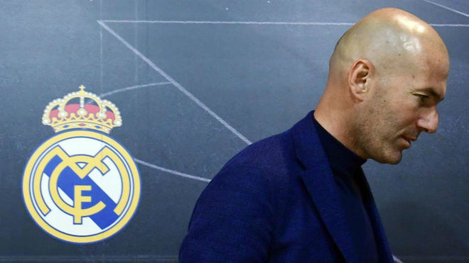 Zidane abandona la sala de prensa tras anunciar su adis en...