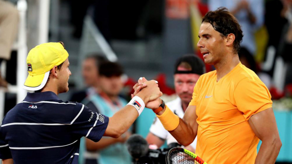 Nadal y Schwartzman se saludan tras su partido en el pasado Mutua...