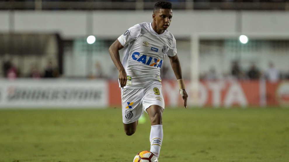 Brazil&apos;s Santos Rodrygo controls the ball during a 2018 Copa...