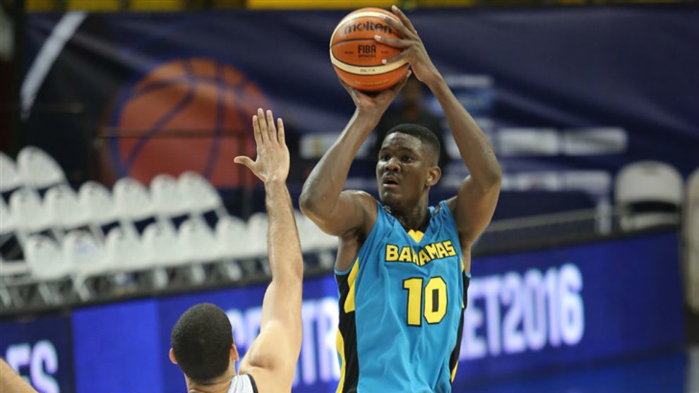 DeAndre Ayton jugando el Centrobsket de 2016 con Bahamas