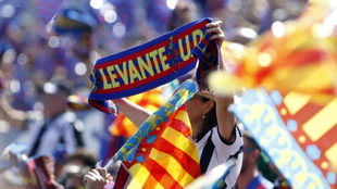 La aficin del Levante, durante un partido de LaLiga en el Ciutat.