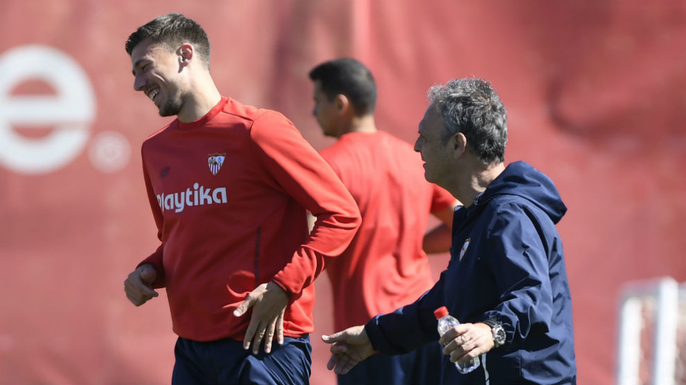 Lenglet (22) y Caparrs (62), en un entrenamiento del Sevilla.