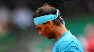 Rafael Nadal, bajo la lluvia