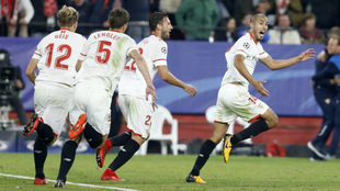 Guido Pizarro celebra su gol (3-3) frente al Liverpool en Champions.