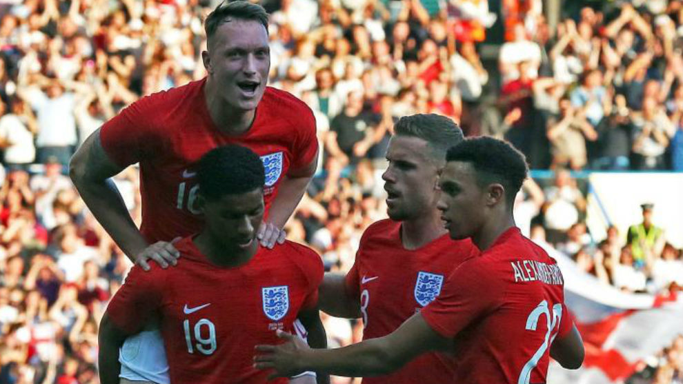 Inglaterra celebra el primer gol