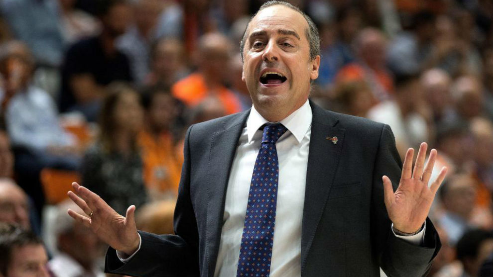 Txus Vidorreta dirigiendo al Valencia Basket en el &apos;playoff&apos; de la...