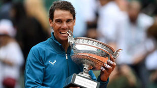 Rafa Nadal muerde su undcima Copa en Roland Garros.