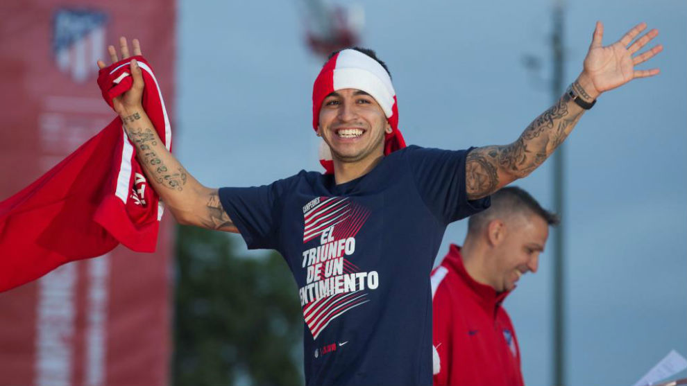 Correa celebra la Europa League en Neptuno.