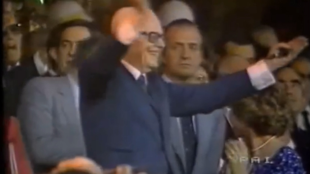 Sandro Pertini celebra el triunfo italiano en el Mundial 82 desde el palco del Santiago Bernabéu