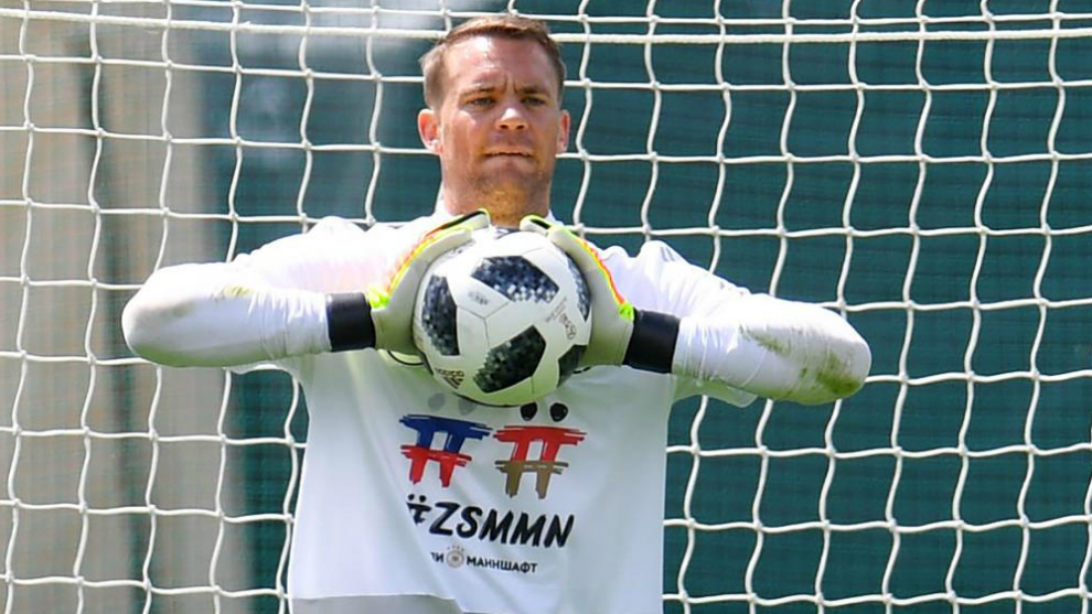 Manuel Neuer warms up during a training session in Vatutinki.