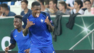 Issa Diop celebra un gol con la seleccin francesa sub 21.
