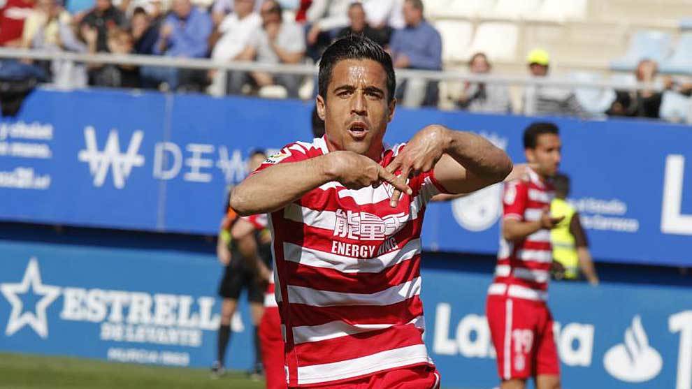Pedro Snchez celebra el gol que marc con el Granada en Lorca