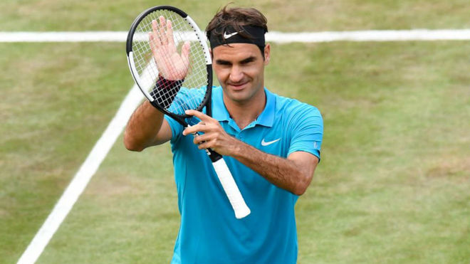 Roger Federer thanks the crowd