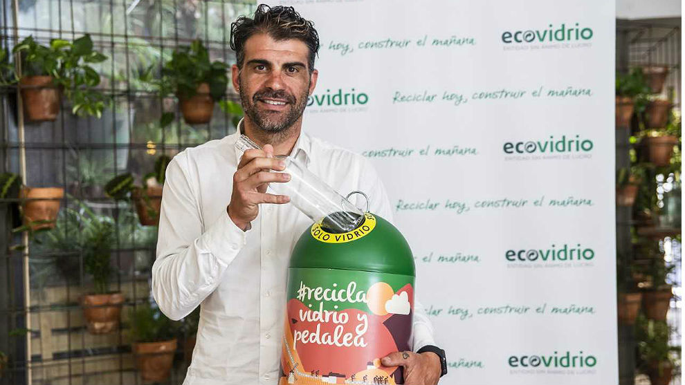 scar Pereiro contina como embajador de Ecovidrio y su iniciativa.