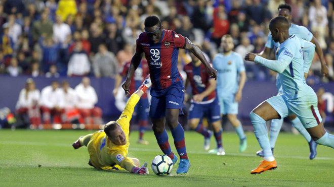 Boateng, durante un partidoa nte el Barcelona.
