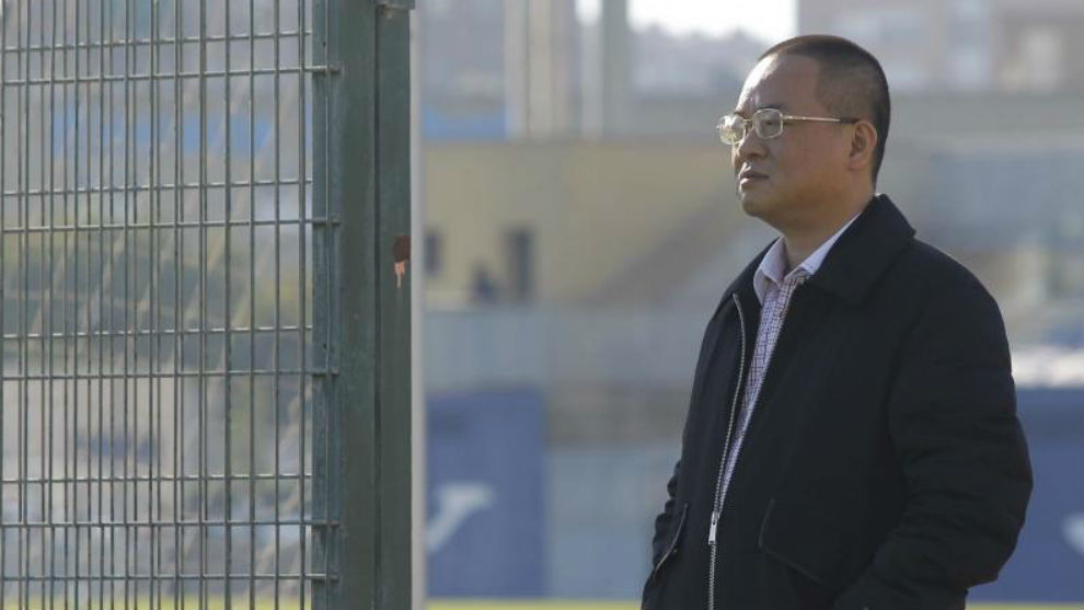 Chen Yansheng observa un entrenamiento en la Ciudad Deportiva.