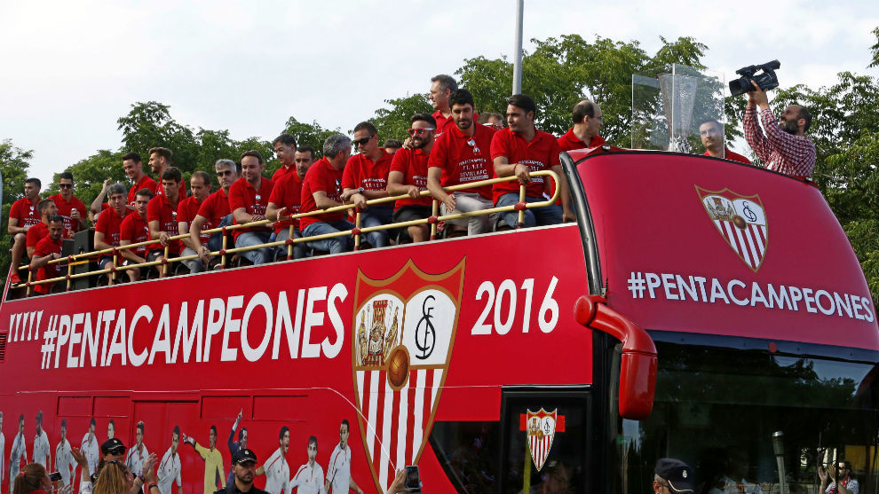 El Sevilla celebra el ttulo de Europa League de la 2015/2016.