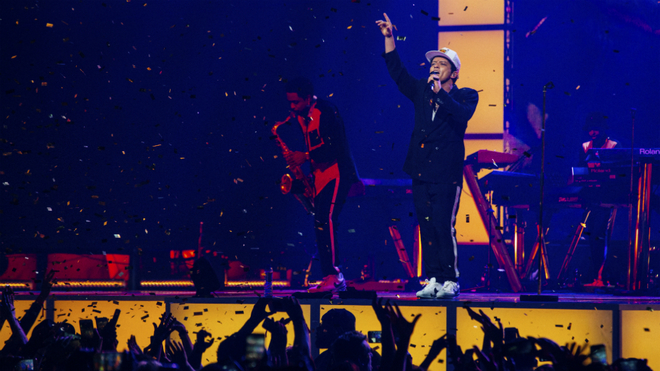 Bruno Mars con su banda en la gira en Espaa 24k Magic de 2017.