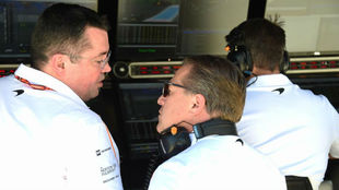 Boullier y Brown, ayer durante los entrenamientos en el GP de Francia