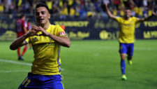 lvaro Garca celebra un gol con el Cdiz ante el Zaragoza
