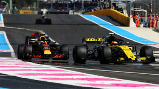 Sainz, delante de Ricciardo.