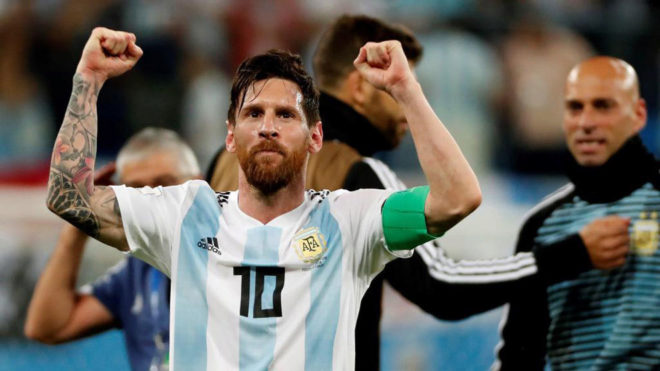 Messi celebra el pase a octavos.