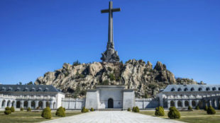 Sánchez quiere sacar los restos de Franco del Valle de los Caídos en julio