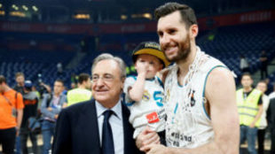 Florentino Prez junto a Rudy y su hijo tras ganar la Euroliga en...