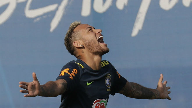 Neymar, durante un entrenamiento de Brasil.